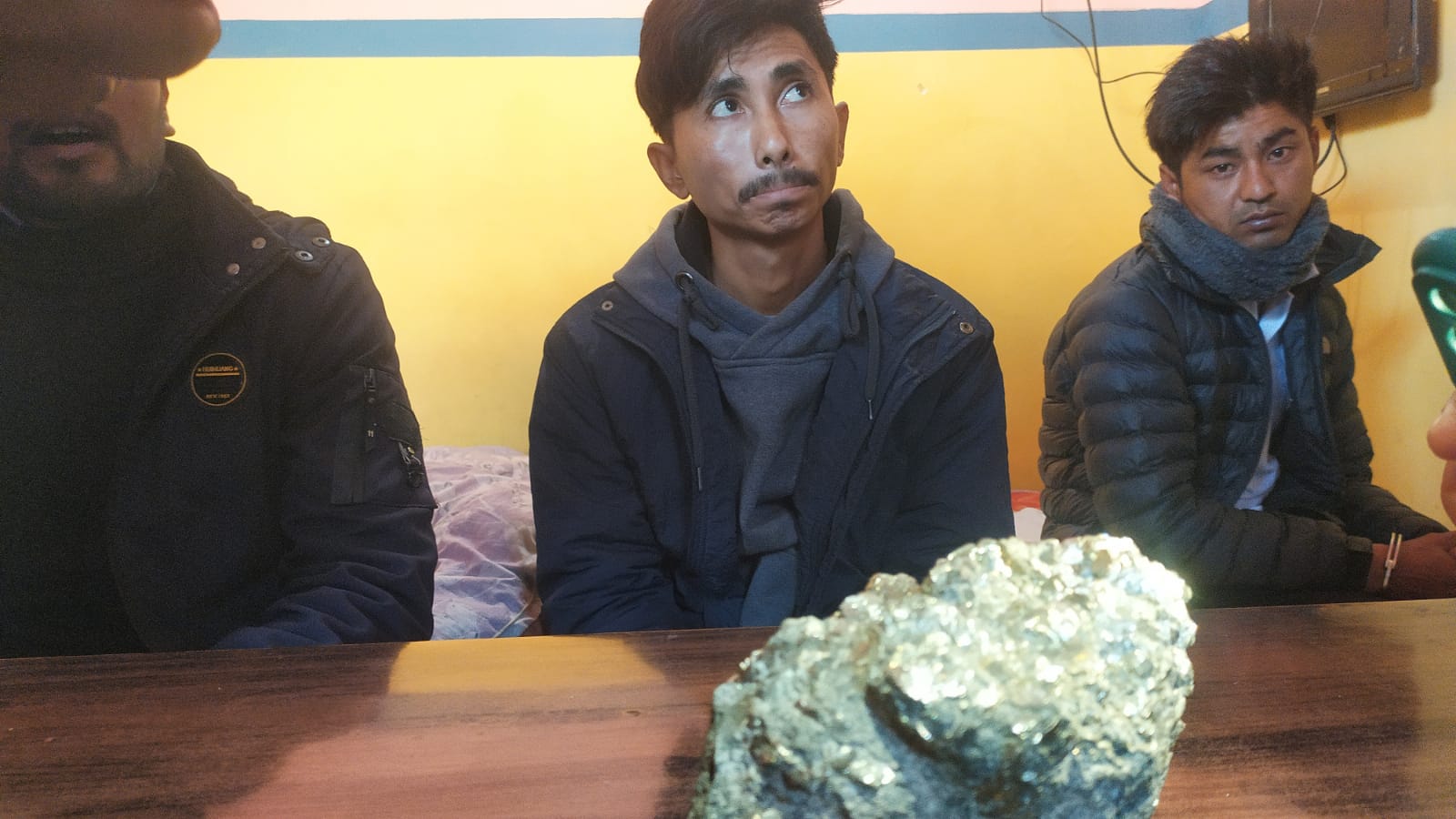 ठूलो मात्रामा युरेनियमसहित बाराबाट तिन जना पक्राउ